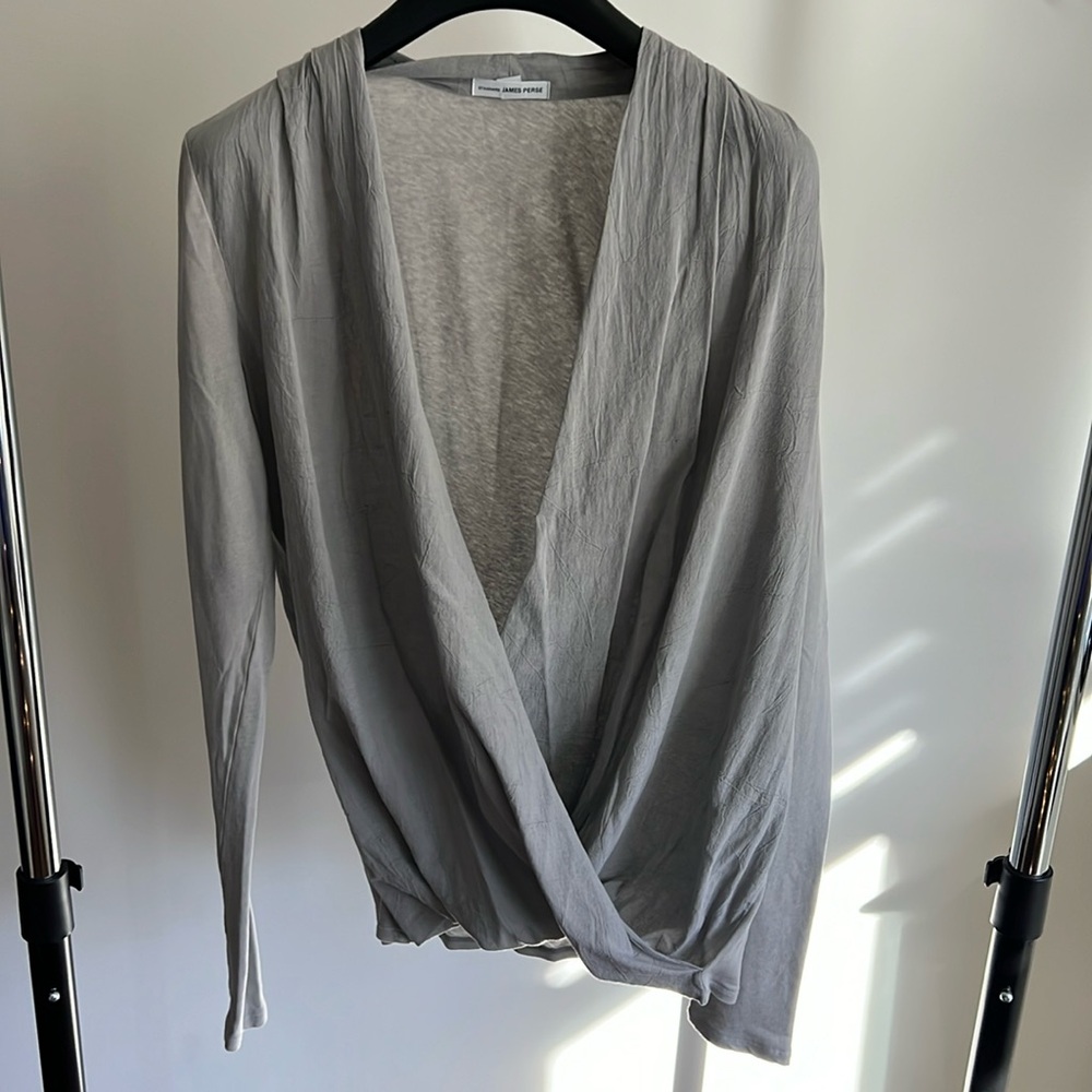 James Perse size 1 gauze gray v-neck shirt